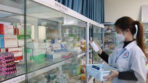 Chủ động ghi chép, tích cực học hỏi trong thời gian thực tập sẽ giúp sinh viên hoàn thiện báo cáo tốt nghiệp ngành Dược tại nhà thuốc một cách hiệu quả và thực tế hơn