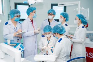 Lựa chọn cơ sở đào tạo phù hợp giúp sinh viên có môi trường học tập và thực hành tốt, đáp ứng yêu cầu của ngành Kỹ thuật phục hình răng.